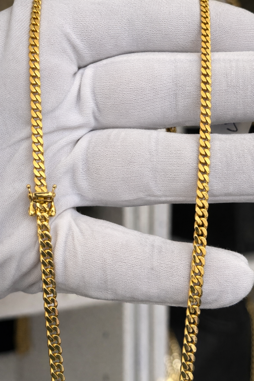 Beautiful Cuban chain of real 10k gold 4mm wide size 20