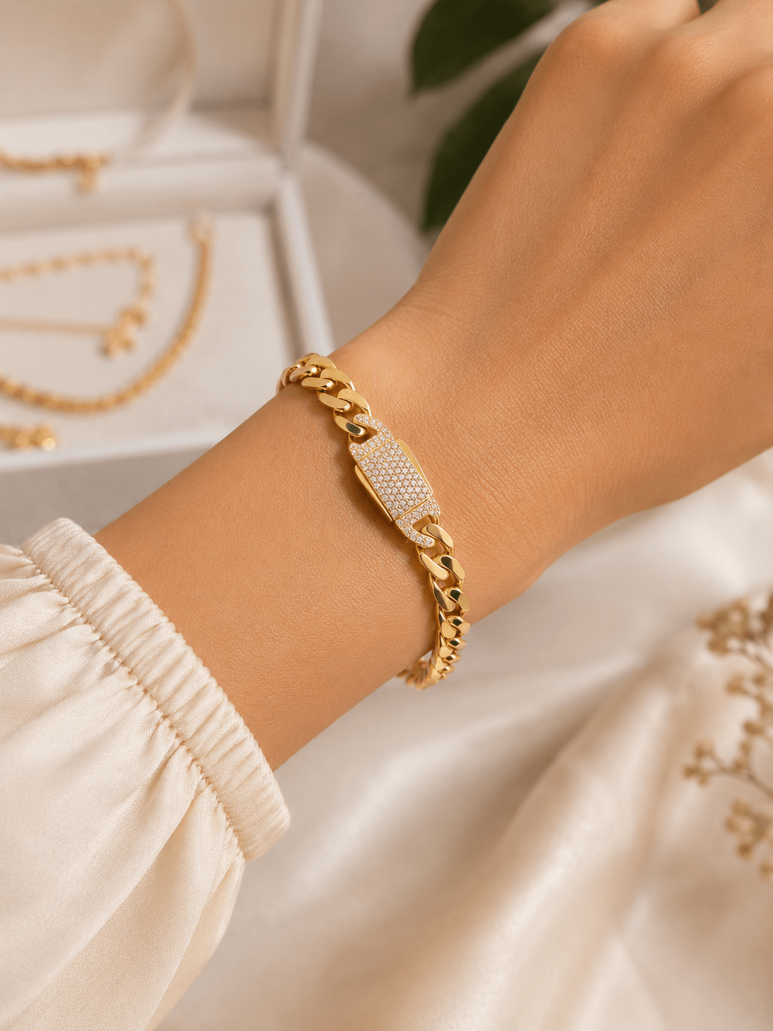 Beautiful 10K real gold bracelet featuring a luxurious 7 mm width and size 7 - Alejandro Jewelry LLC
