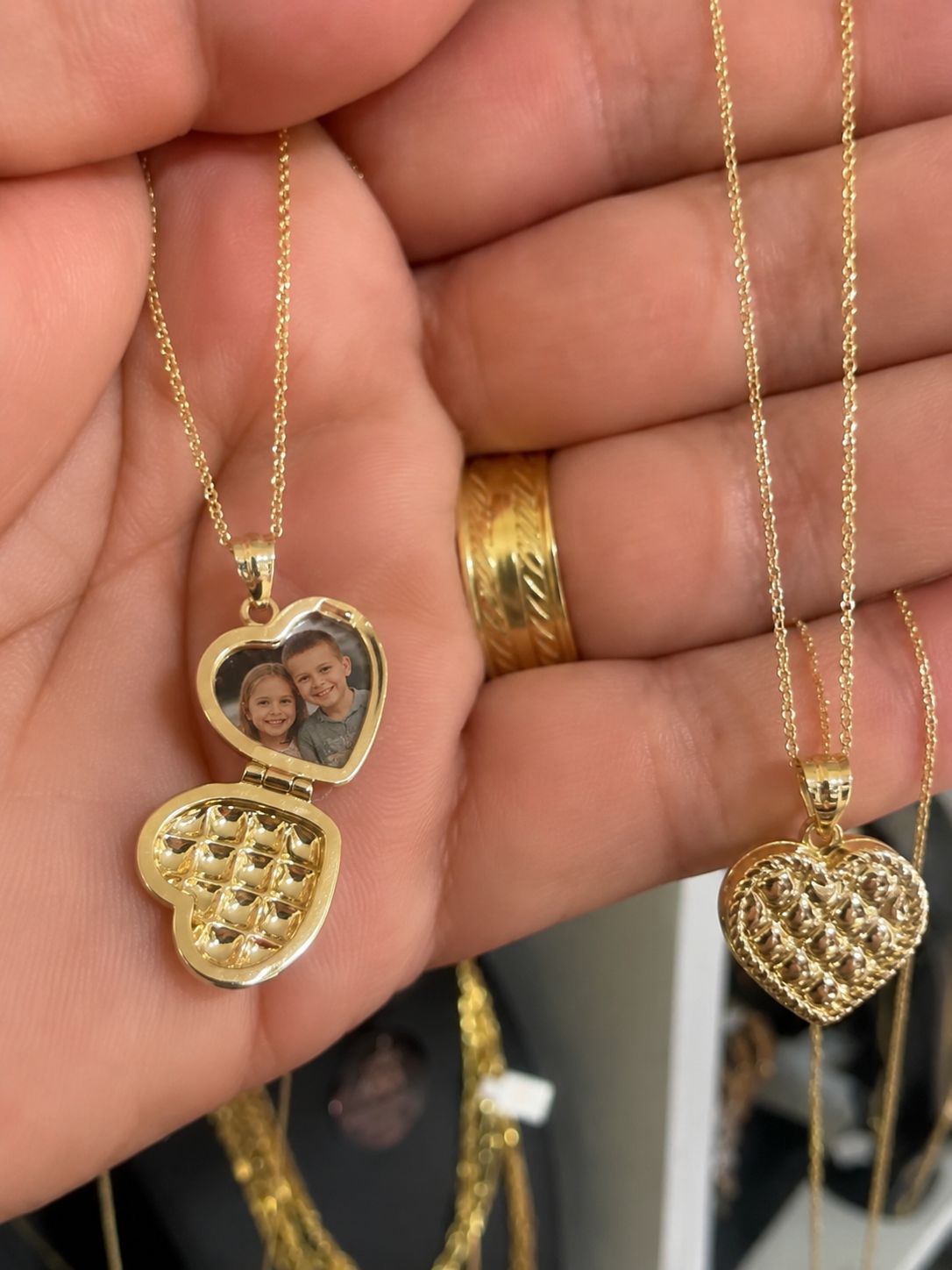 Beautiful 10K Real Solid Gold Chain with Custom Photo Pendant – Size 18. Personalize your jewelry with your favorite photo and create a unique piece full of meaning and elegance. Crafted in genuine solid 10K gold with a luxurious shine, this custom neckla - Alejandro Jewelry LLC